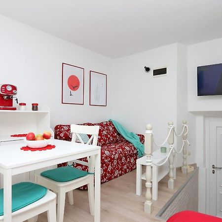 באקר Sha La La - Charming, Unique Studio In A Historic Building Next To A Castle, Wifi, Smart Tv, Washer-Dryer מראה חיצוני תמונה